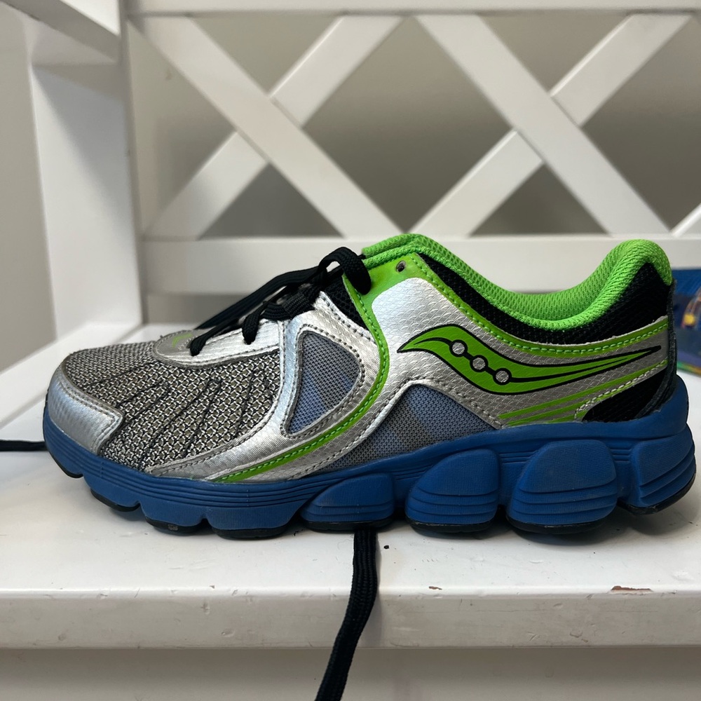Saucony boys size 2